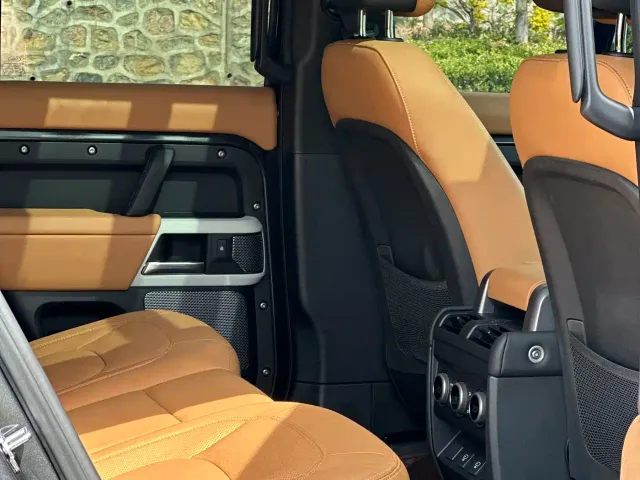 Land Rover Defender — Фото автомобиля 10