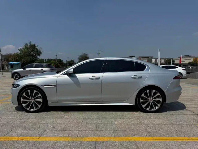 Jaguar XEL — Фото автомобиля 4