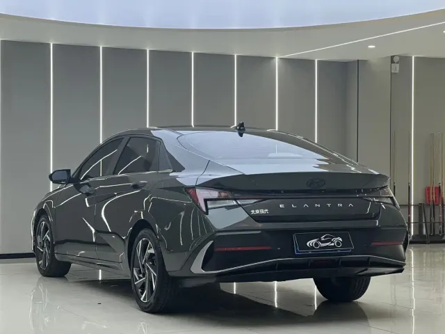 Hyundai Elantra — Фото автомобиля 18