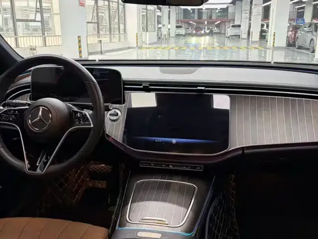 Mercedes-Benz E-Class — Фото автомобиля 7