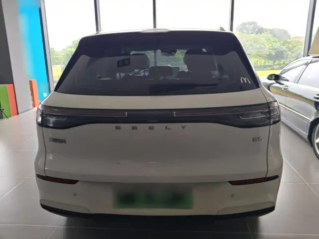 Geely Galaxy E5 — Фото автомобиля 5