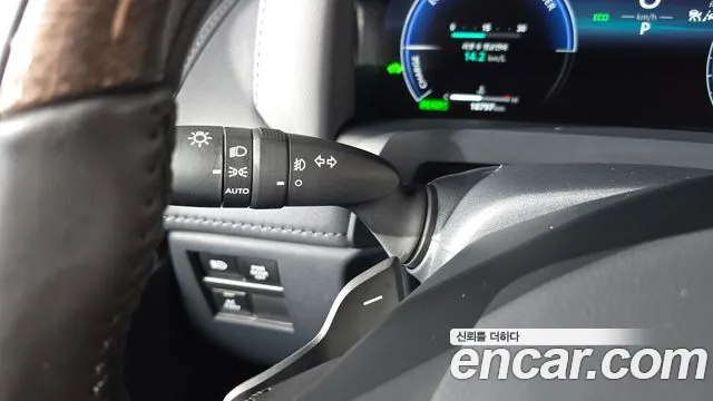 Toyota Alphard — Фото автомобиля 20