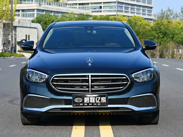Mercedes-Benz E-Class — Фото автомобиля 2