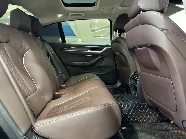 BMW 5 Series — Фото автомобиля 10