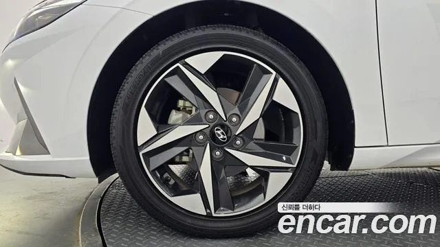 Hyundai AVANTE Avante (CN7) — Фото автомобиля 5