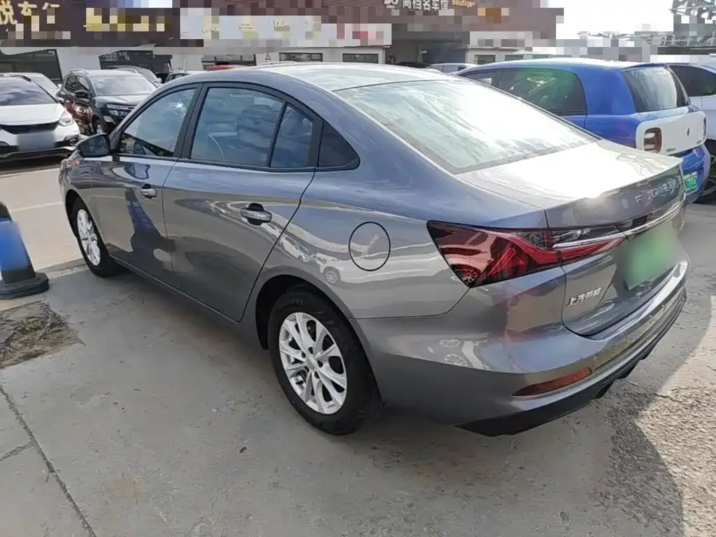 Roewe Roewe i5 2023 1.5L Manual Comfort Edition — Фото автомобиля 4