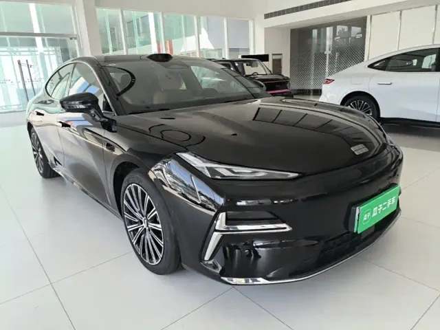 Geely Galaxy Xingyao 8 — Фото автомобиля 3