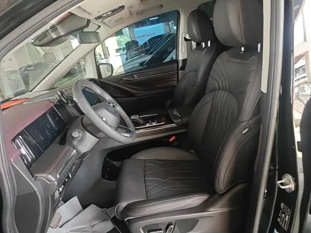 GAC Trumpchi M8 — Фото автомобиля 14