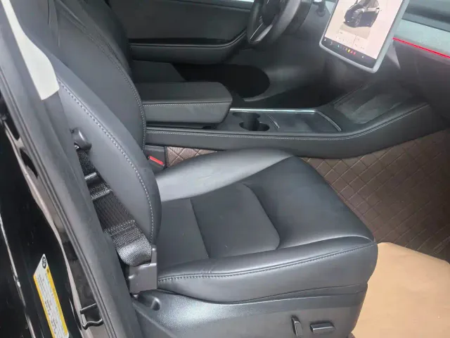 Tesla Model Y — Фото автомобиля 3