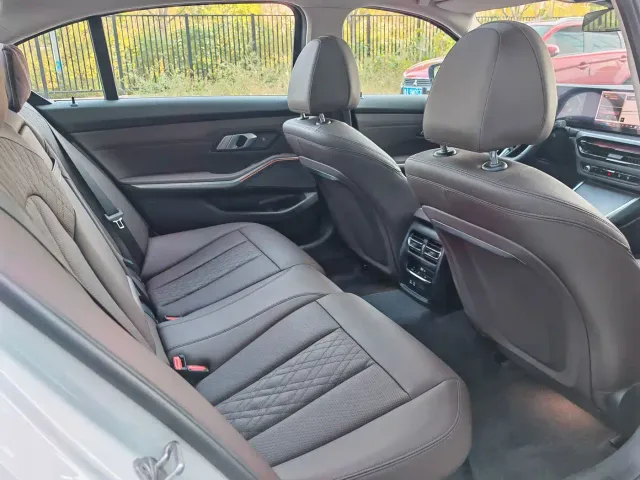 BMW 3 Series — Фото автомобиля 16