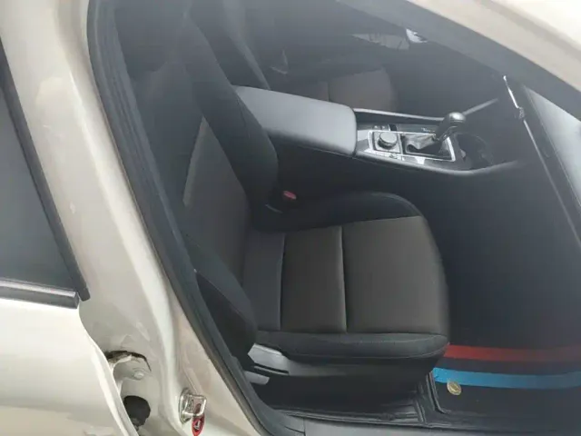 Mazda Axela — Фото автомобиля 24