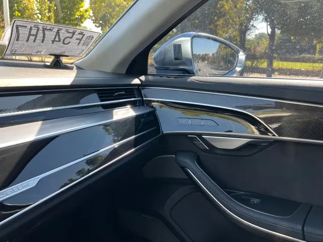 Audi S8 — Фото автомобиля 15