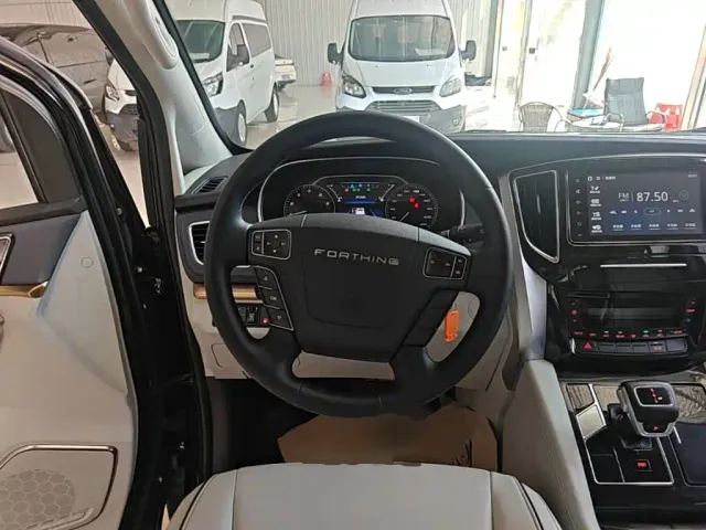 Forthing Fengxing M7 — Фото автомобиля 10