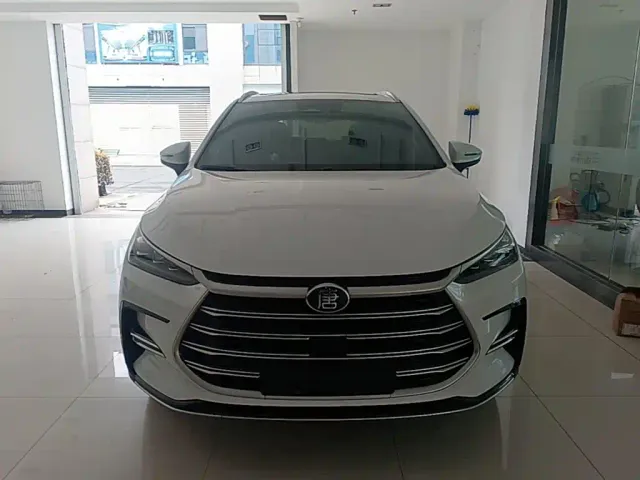 BYD Tang — Фото автомобиля 2