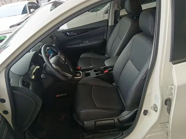 Nissan Tiida — Фото автомобиля 14