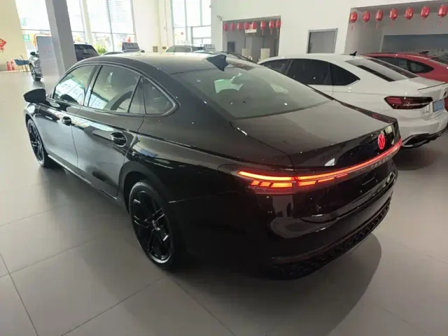 Volkswagen Passat — Фото автомобиля 4
