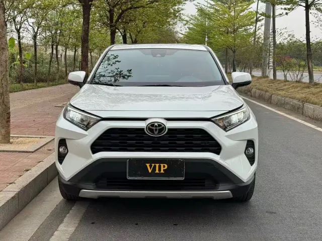 Toyota RAV4 — Фото автомобиля 2