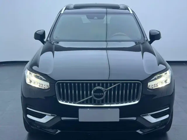 Volvo XC90 — Фото автомобиля 2