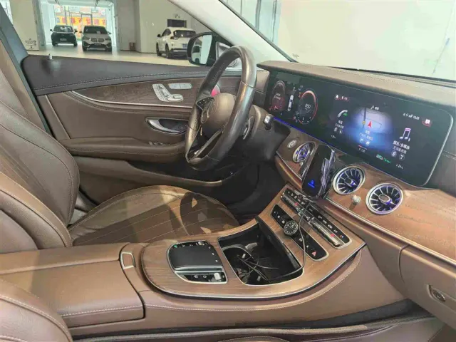 Mercedes-Benz E-Class — Фото автомобиля 19