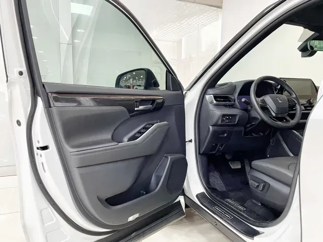 Toyota Crown Kluger — Фото автомобиля 13