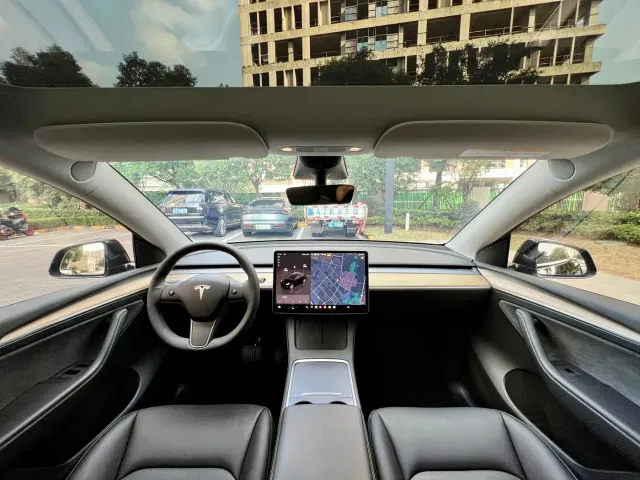 Tesla Model Y — Фото автомобиля 5