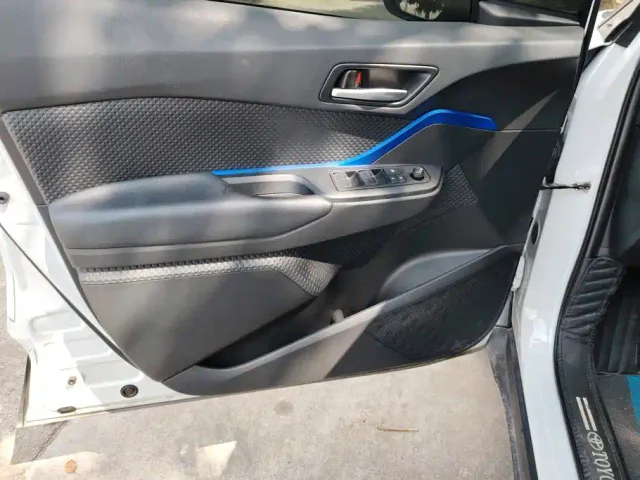 Toyota C-HR — Фото автомобиля 7