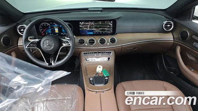 Mercedes-Benz E-Class — Фото автомобиля 7