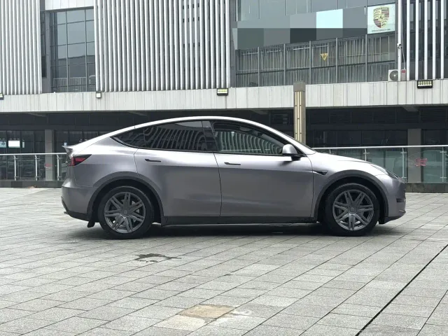 Tesla Model Y — Фото автомобиля 4