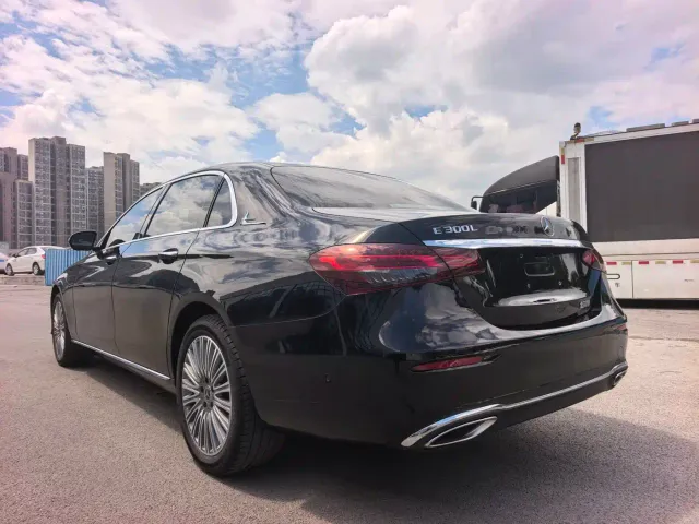 Mercedes-Benz E-Class — Фото автомобиля 6