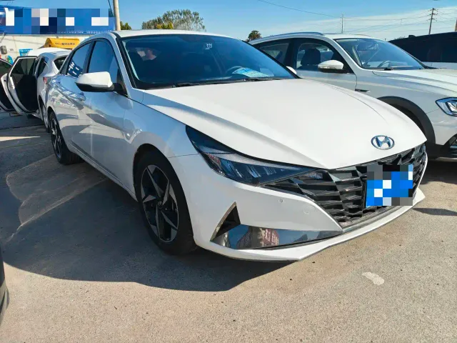 Hyundai Elantra — Фото автомобиля 3