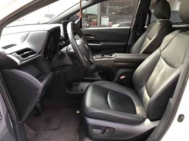 Toyota Granvia — Фото автомобиля 12