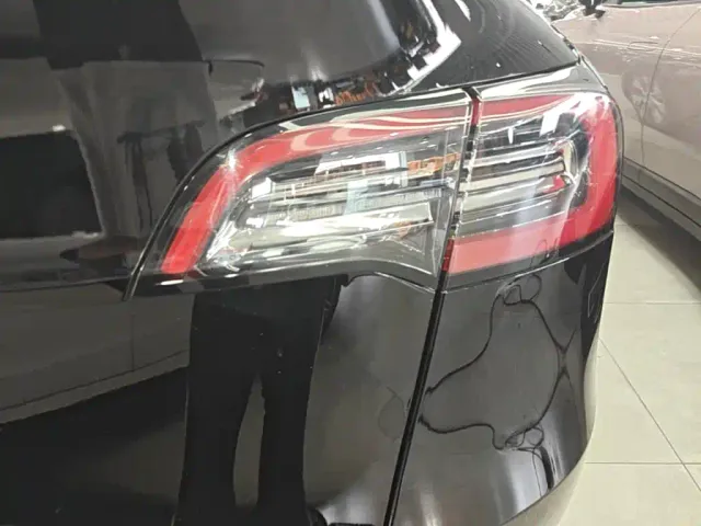 Tesla Model Y — Фото автомобиля 7