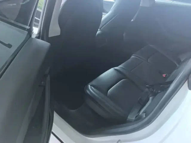 Tesla Model Y — Фото автомобиля 16