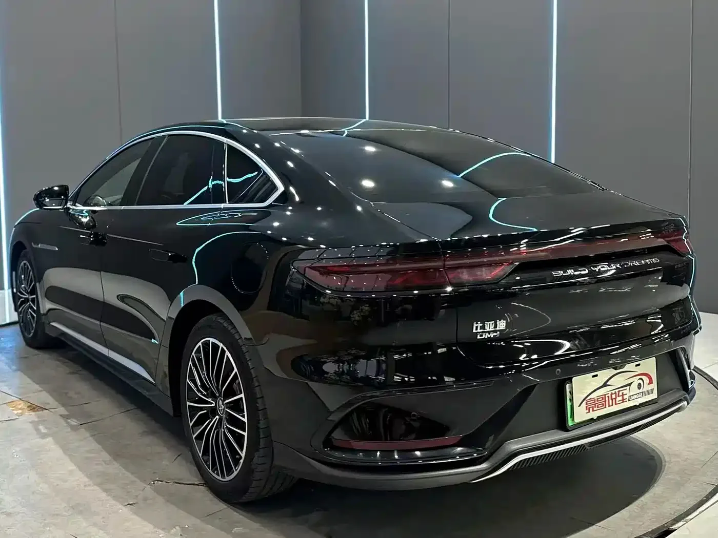 BYD Han 2024 Model DM-i Glory Edition 121KM Premium Type — Фото автомобиля 8