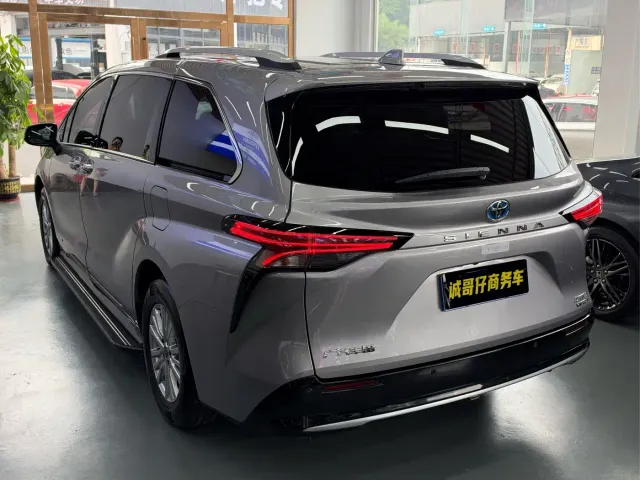 Toyota Sienna — Фото автомобиля 15
