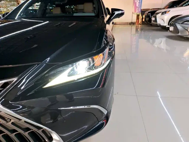 Lexus ES — Фото автомобиля 23
