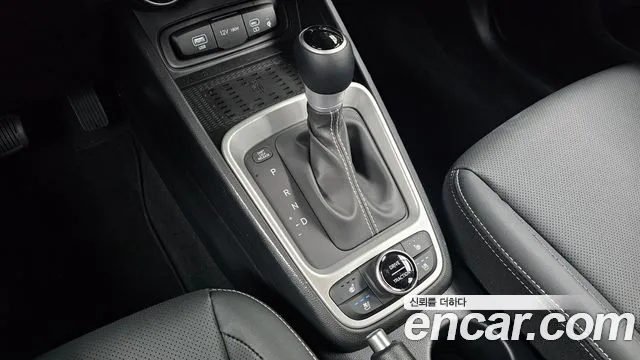 Hyundai Venue — Фото автомобиля 12