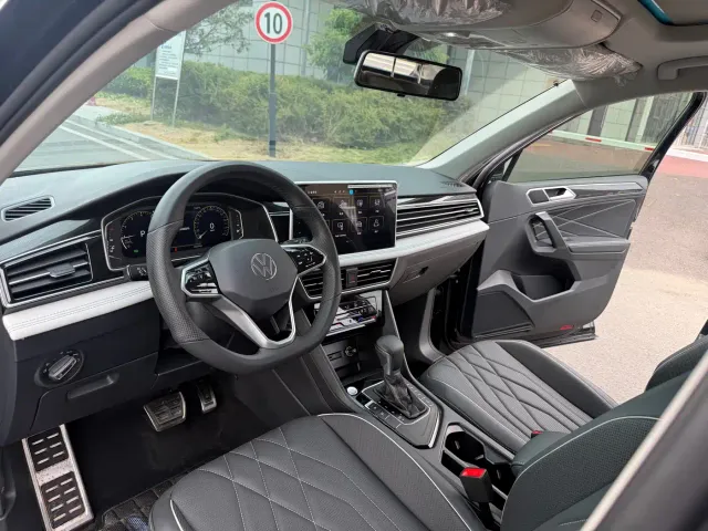 Volkswagen Tiguan L — Фото автомобиля 9