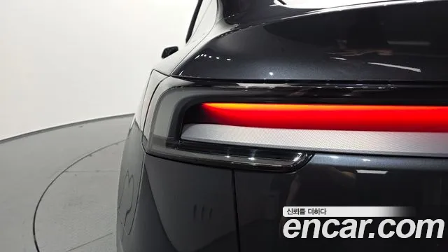 Tesla Model Y — Фото автомобиля 8