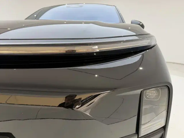 Li Auto L8 — Фото автомобиля 9