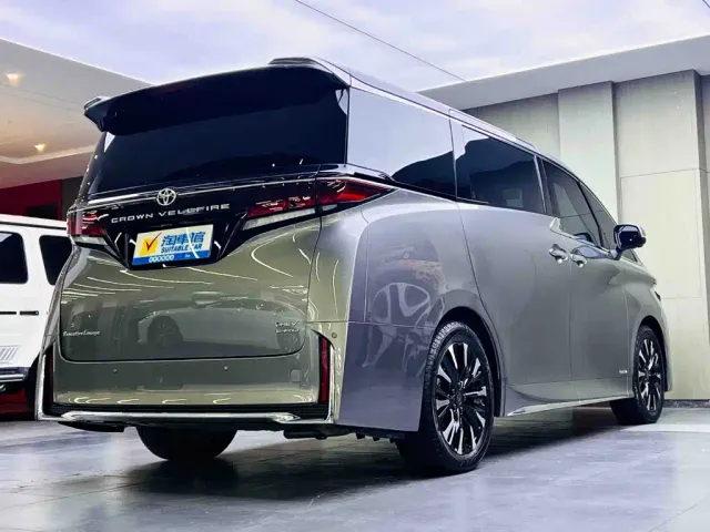 Toyota Vellfire — Фото автомобиля 4