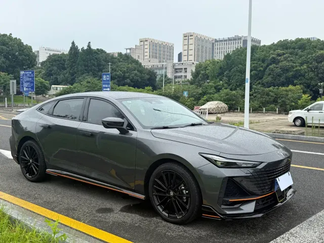 Changan UNI-V — Фото автомобиля 3