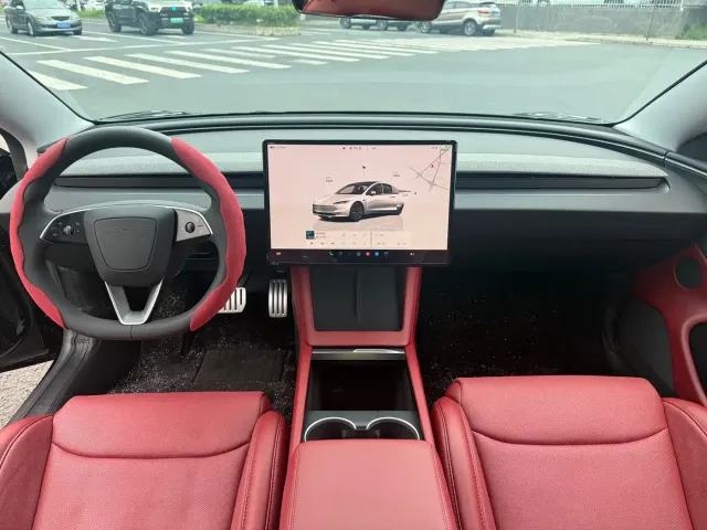 Tesla Model 3 — Фото автомобиля 14
