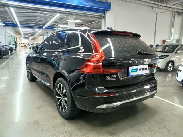 Volvo XC60 — Фото автомобиля 5