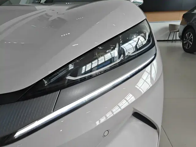 BYD Qin L — Фото автомобиля 23