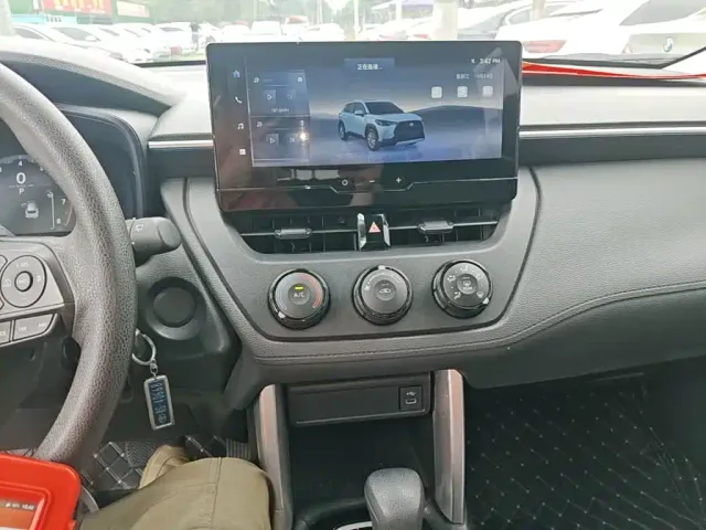Toyota Corolla Cross — Фото автомобиля 12
