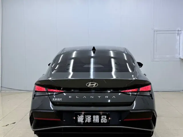 Hyundai Elantra — Фото автомобиля 5