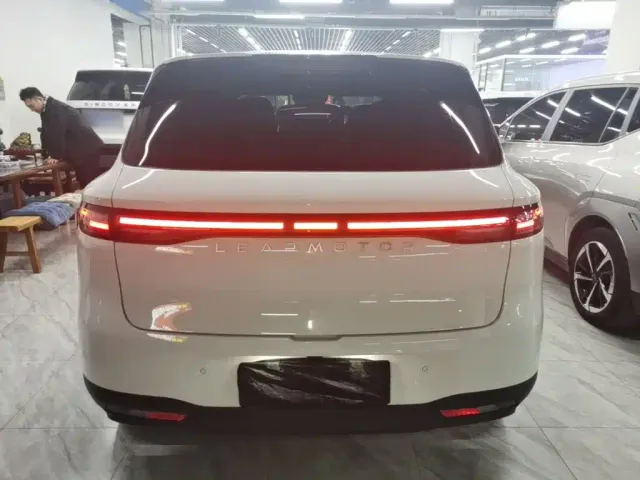 Leapmotor B10 — Фото автомобиля 5