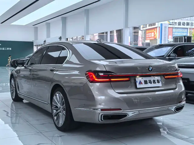 BMW 7 Series — Фото автомобиля 12