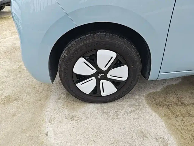 Wuling Motors Hongguang MINIEV 2025 4-Door Premium Edition — Фото автомобиля 22